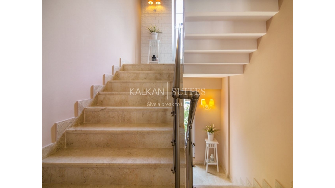 Suites 102 863