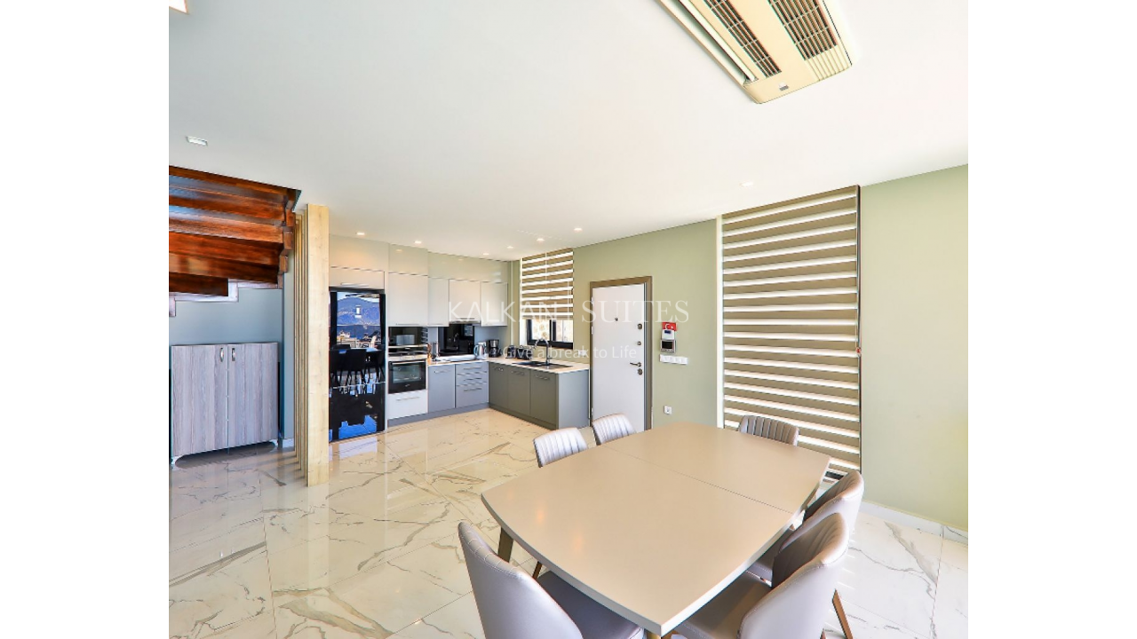 Villa Skylight 3758