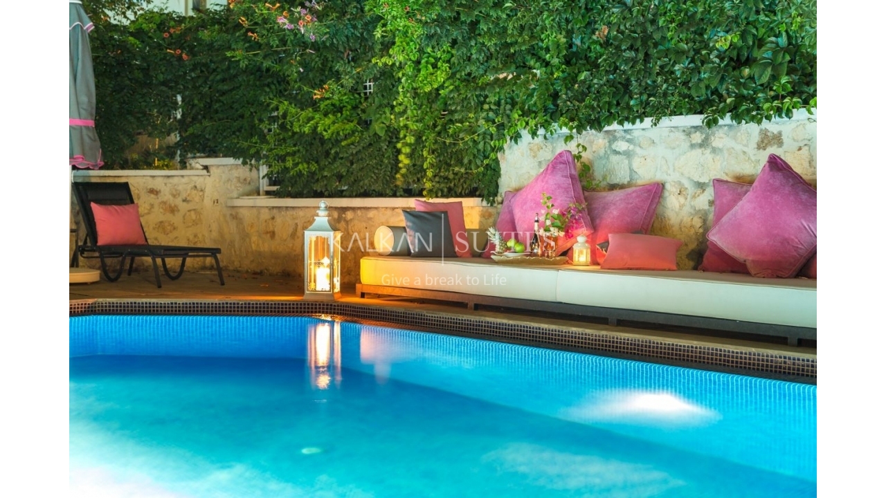 Suites 302 952