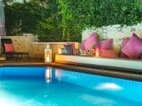 Suites 102 934