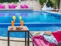 Suites 102 868