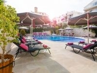 Suites 202 896